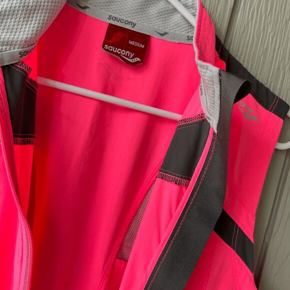 Saucony ViZiPRO Running Vest Neon Pink Reflective Windbreaker Sz M - Picture 6 of 13
